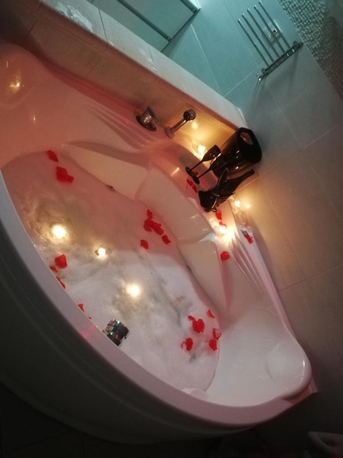 V&M Suite Con Jacuzzi ออสตูนี ภายนอก รูปภาพ