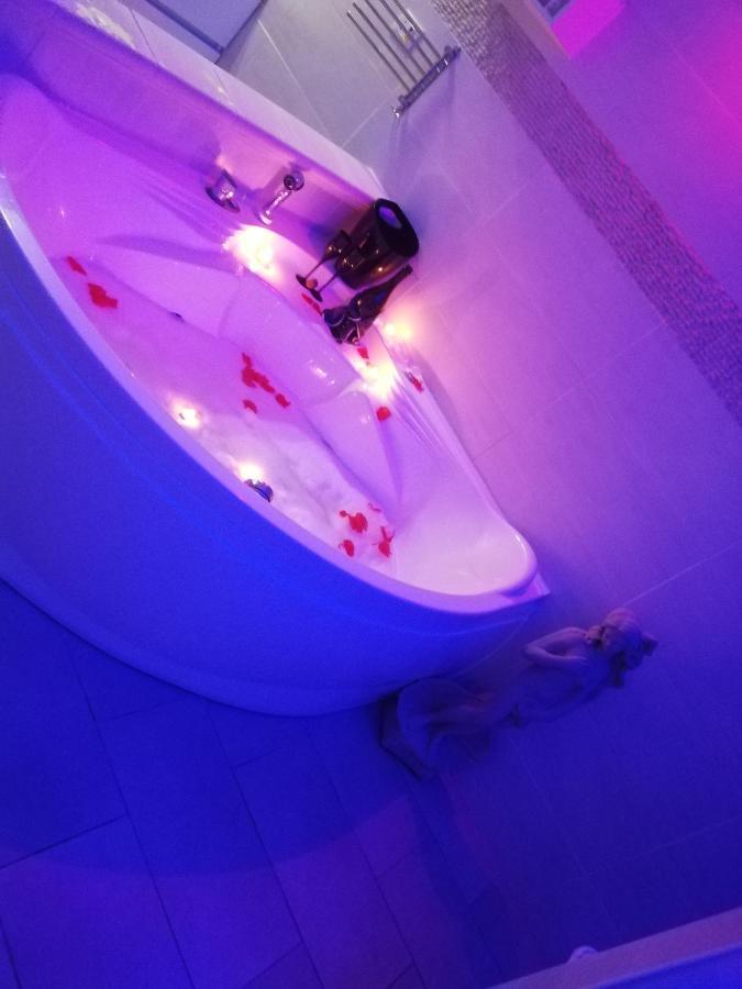 V&M Suite Con Jacuzzi ออสตูนี ภายนอก รูปภาพ